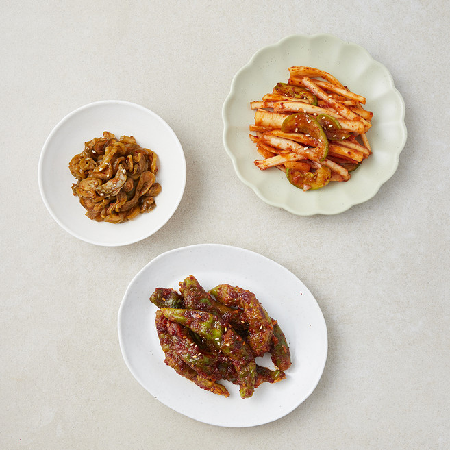 모두의집밥 새콤매콤 무침반찬 오이도라지초무침 90g + 꽈리고추무침 70g + 오이지무침 60g 세트, 1세트