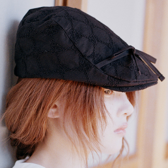 POESIE D'AME RIBBON EYELET FLAT CAP