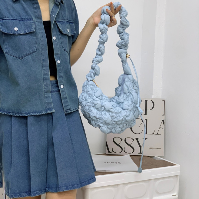 雲朵抓皺布料流浪肩背包, 淺牛仔藍