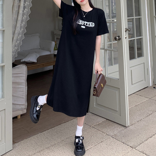 I CAN SIMPLE 女款簡約街頭風寬鬆字母短袖T恤連身裙