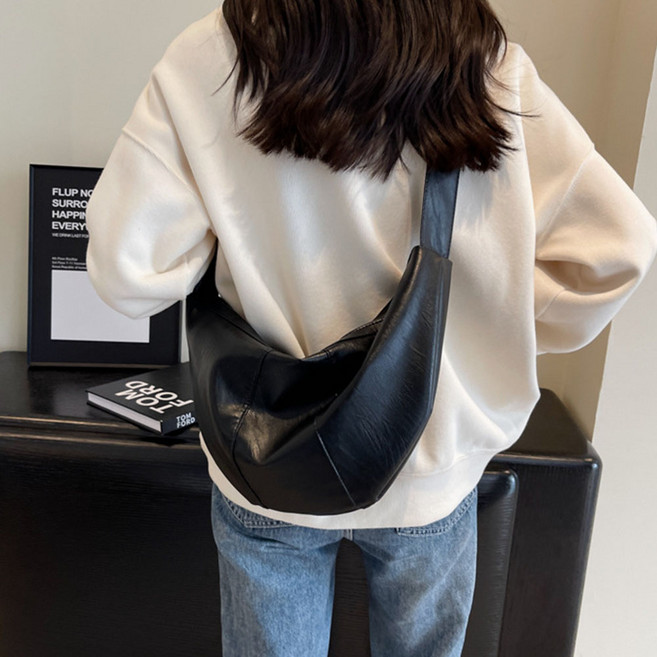 Chichills Univer 可頌肩背半月斜揹包 11666, 黑色