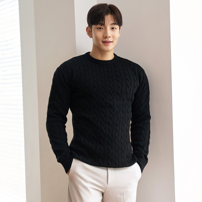 핵쿨남 남성용 어깨넓어보이는 머슬핏 꽈배기 니트