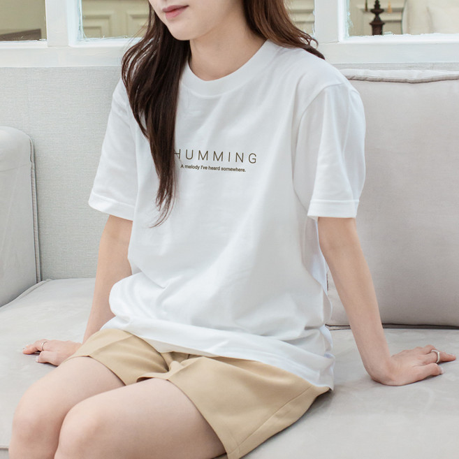 HumbleStudio 女款透氣Humming字母印花32支純棉薄款短袖T恤 KK40083