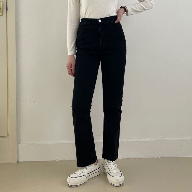 Planday 女款隱藏式鬆緊帶微喇叭深黑牛仔褲