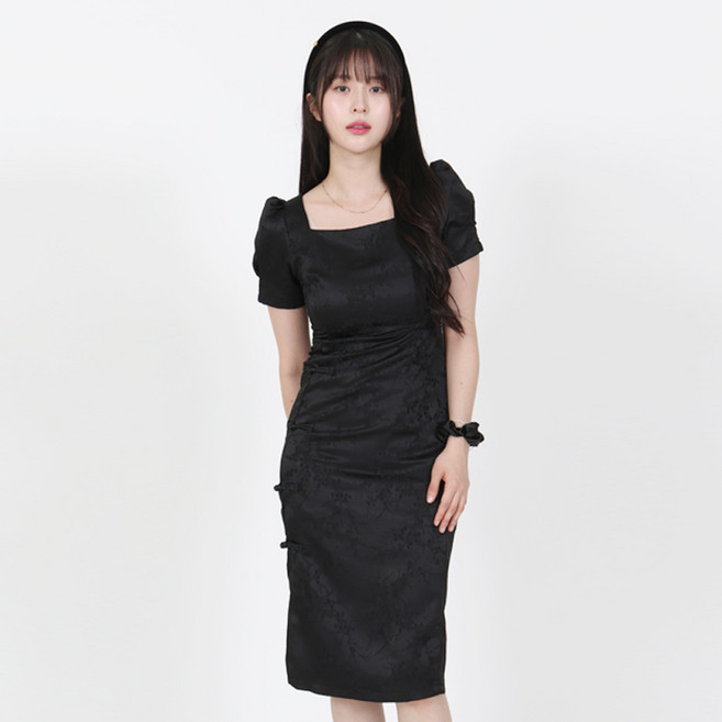 엘쏘 스퀘어넥 H라인 절개 포인트 원피스