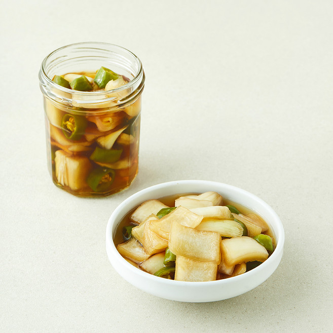반가 고추를 곁들인 양파장아찌, 700g, 1개