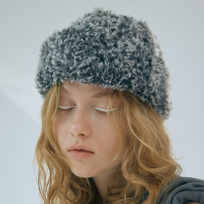 POESIE D'AME Let there be light Fur beanie