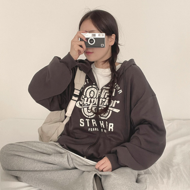 With Huilin Isko 寬鬆版型連帽拉鍊外套