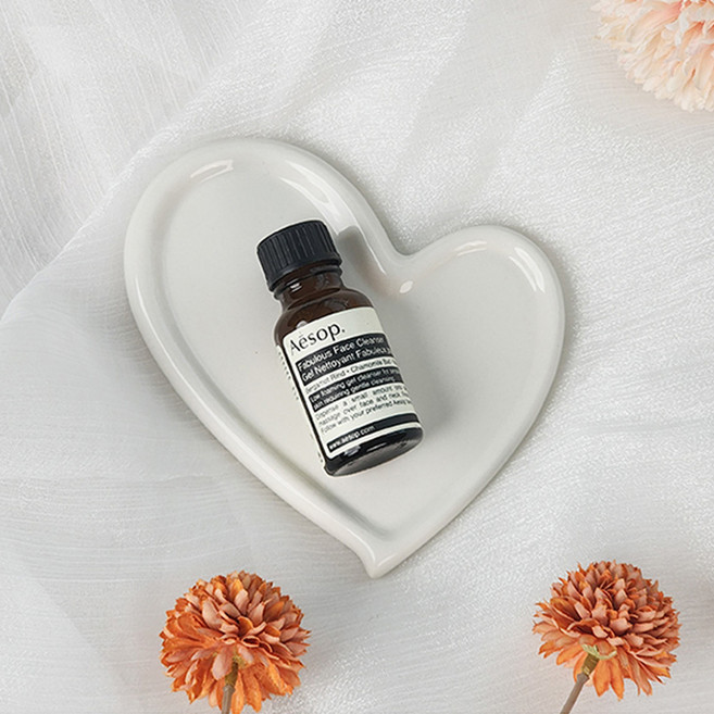 대한 세라포름 트레이, 하트 화이트