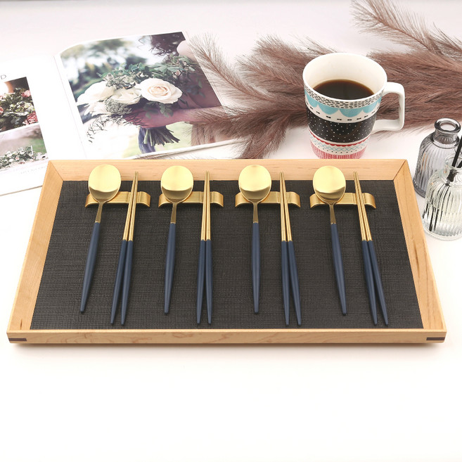 보겐 에펠 골드 수저 + 받침 4인 세트, 블루, 블루, 블루, 블루, 1세트, 숟가락4p + 젓가락4p + 스텐 수저 받침 4p