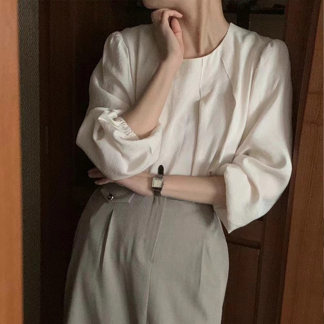 타니즈 여성용 립스턴 단정 라운드 퍼프 핀턱주름 하객 블라우스