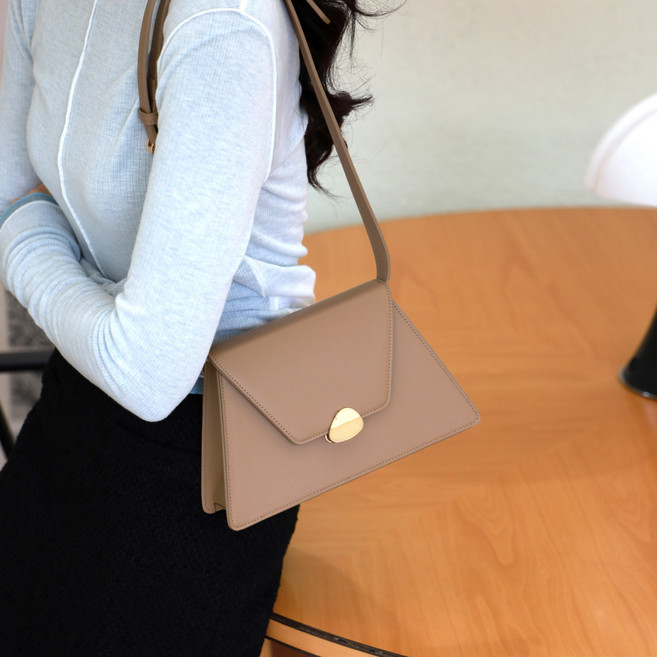 ALICE MARTHA 女用 Kii 斜揹包, 米色