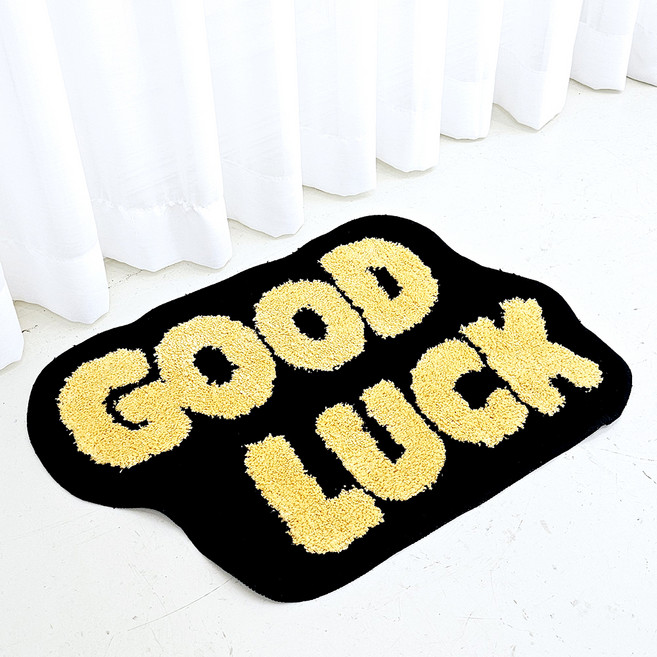 포시엘라 비비드 비정형 미니 터프팅 러그 GOOD LUCK
