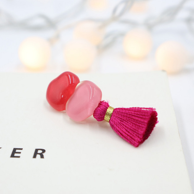 비단길 색돌 태슬 브로치