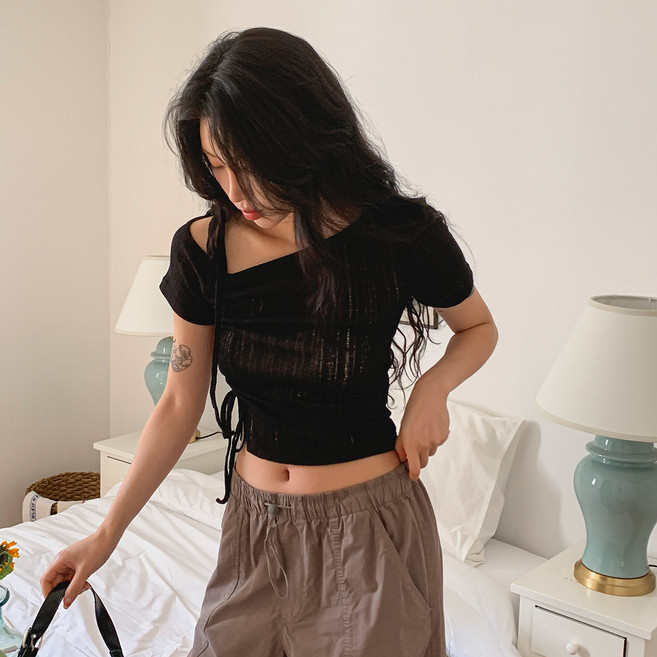 시크블랙 여성용 츨아노 원 오프숄더 크롭 그물 반팔 니트 cpnt5898k53