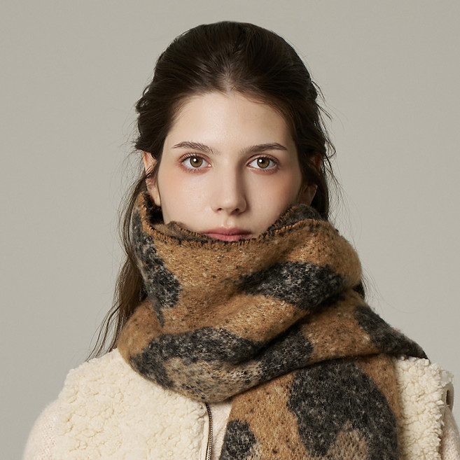 WHITE SANDS 男女通用大豹紋林茨納圍巾