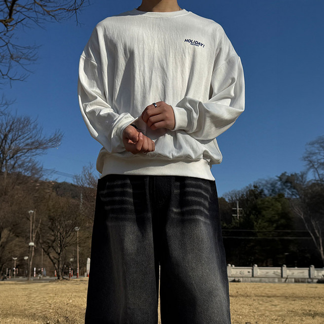 머시따 홀리데이 프린팅 라운드 맨투맨