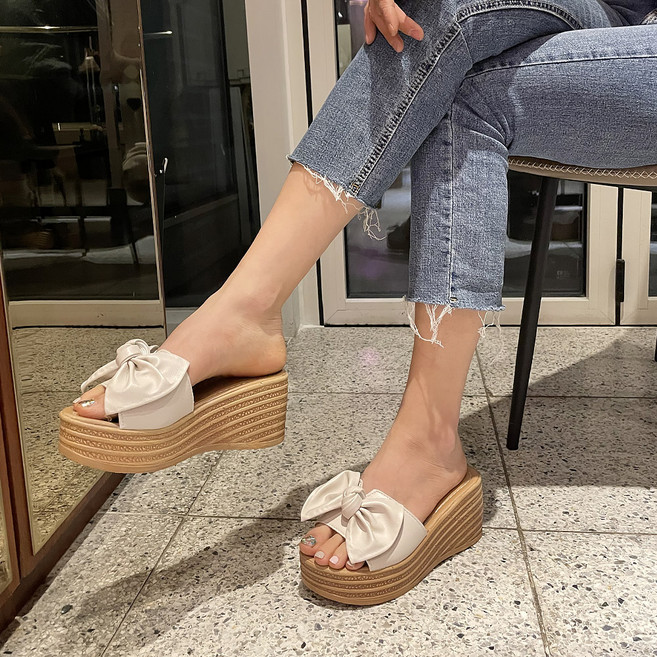 슈즈앤 여성용 통굽 웨지 여름 슬리퍼 리본 뮬 샌들 SN068