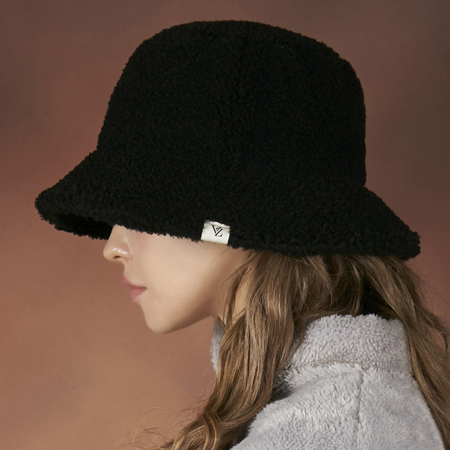 바잘 모노그램 라벨 플리스 버킷햇