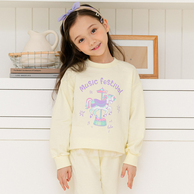 라라아망 여아용 회전목마 맨투맨