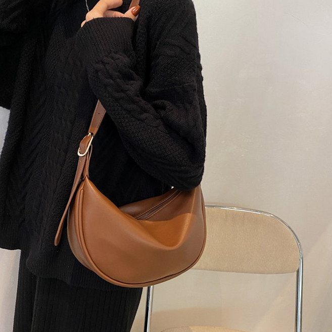 女士基本款半月形斜挎包, 咖啡