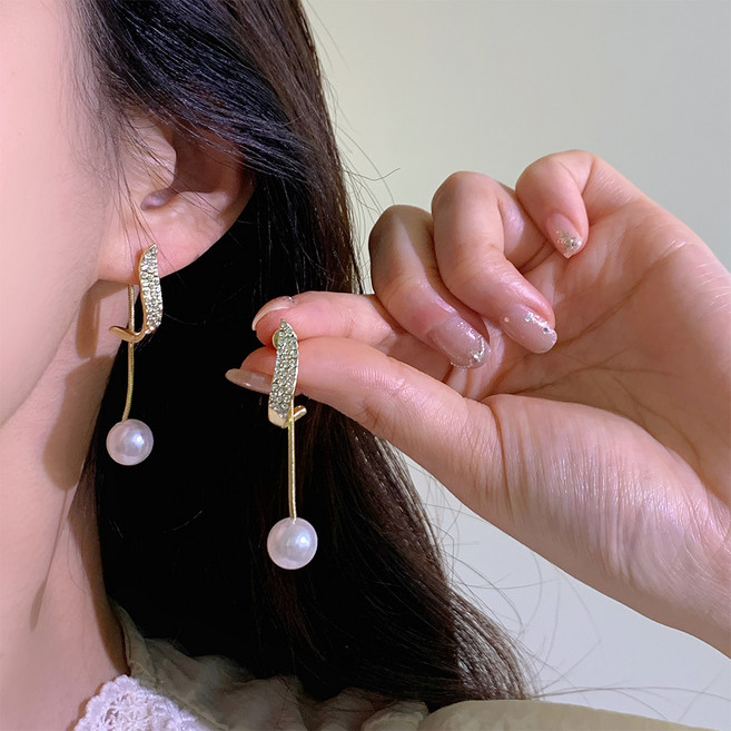 스타일플래닛 여성용 큐빅 퍼 드롭 귀걸이