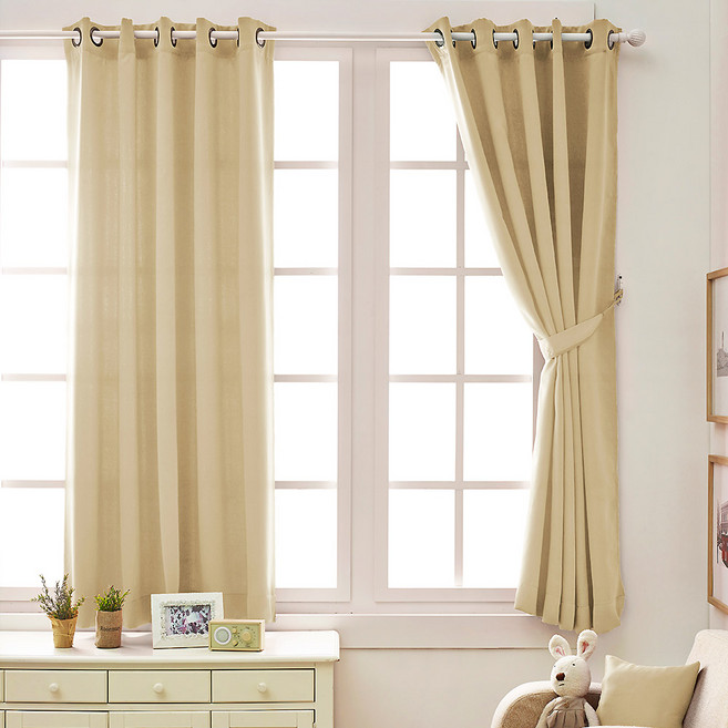 The Zari 免打孔式純色遮光窗簾 孔眼型, 米色