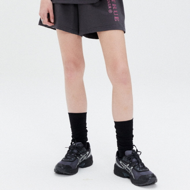 러브이즈트루 여성용 SU GLITTER LOGO SHORT PANTS