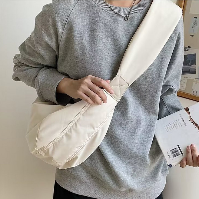 Elsso 輕量尼龍半月形大容量日常斜揹包, 白色