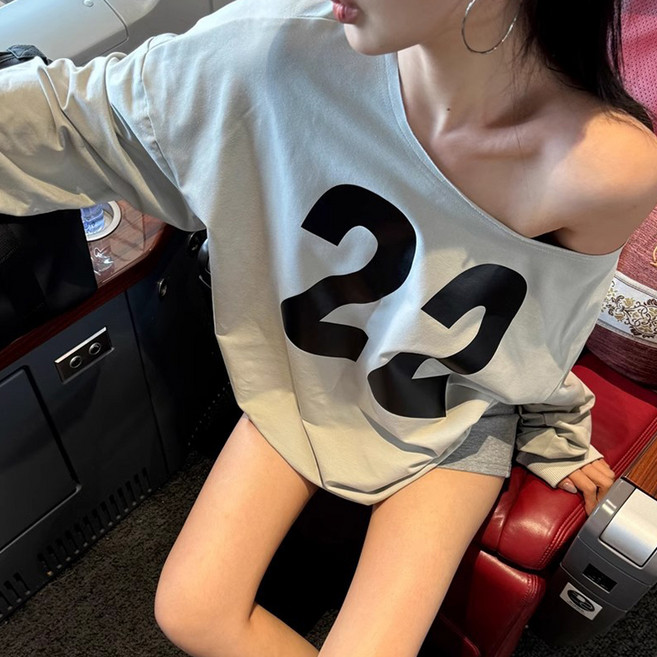 구디프 여성용 트웨니투 오프숄더 오버핏 맨투맨