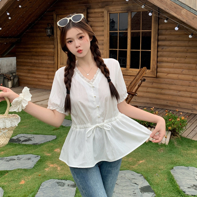 피어니스트 브이넥 프릴레이스 반팔 단추 블라우스