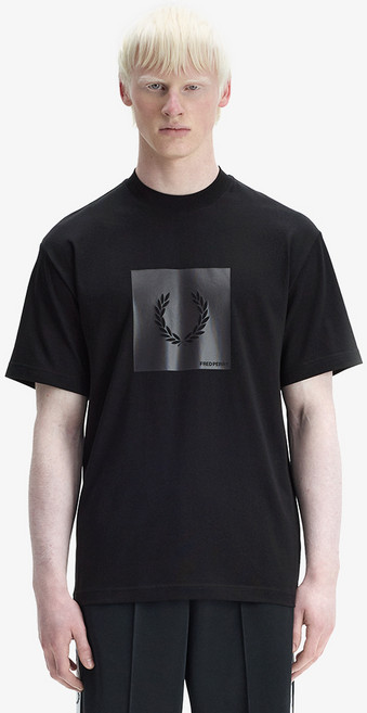 FRED PERRY 男士寬版圖案T恤 M2404