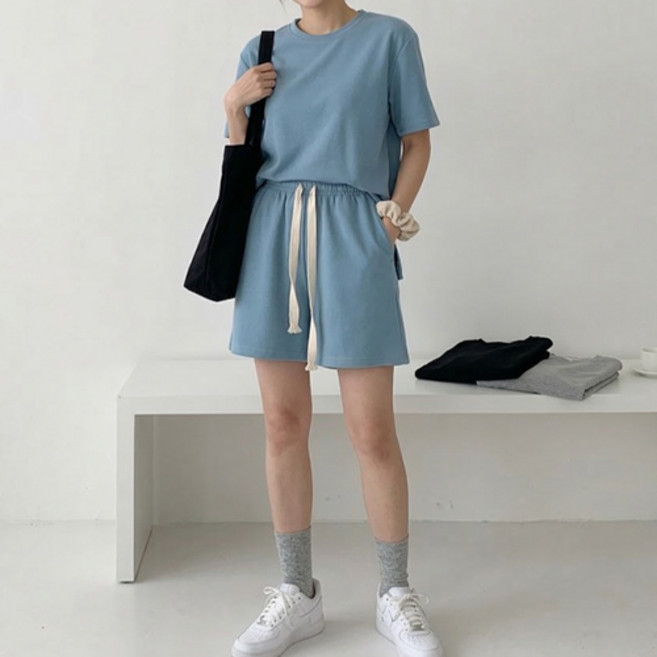 Paradiso 女款寬鬆日常運動短袖T恤 + 鬆緊帶短褲兩件式套裝