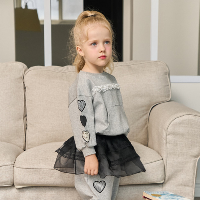 키키모라 허그미 레이스 맨투맨