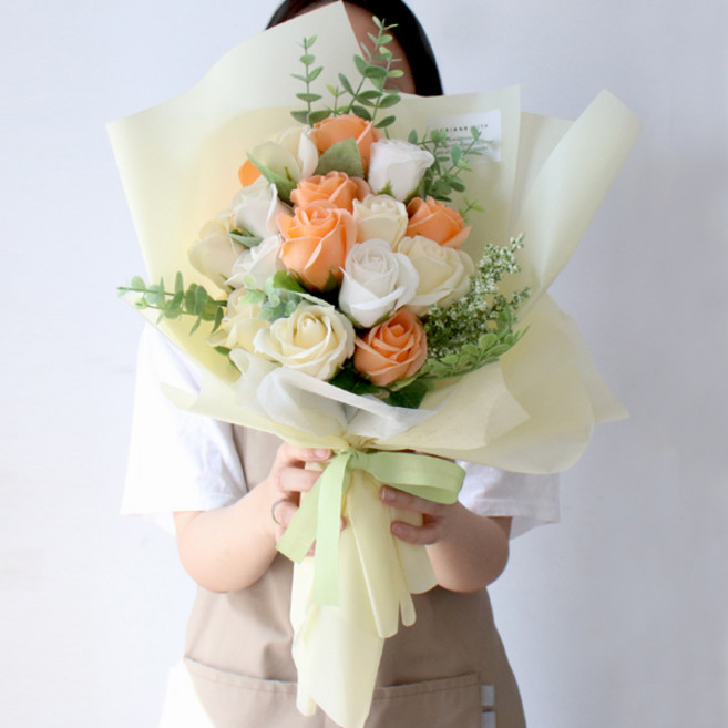 모리앤 티파니에서 아침을 장미비누꽃 꽃다발 대, 옐로우, 1개