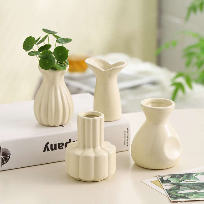델리리움 미니 오브제 인테리어 크리미한 컬러 화병 4종 세트, 크림