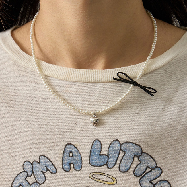 이니비니 여성용 블랙 레더 리본 인조진주 목걸이 ENJ24NW013