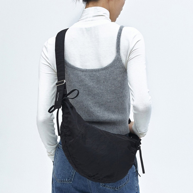 JILLSTUART 暢銷款尼龍蝴蝶結點綴Hobo斜背蝴蝶結包, 黑色