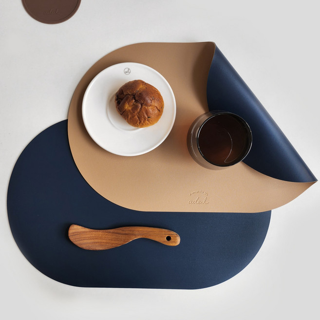 에이드엘 캡슐 가죽 테이블매트 2p, 밀크티 + 네이비, W 428mm x D 280mm x 두께 1.8mm, 2개