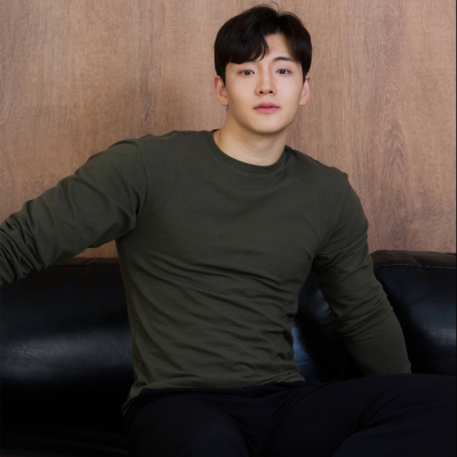 핵쿨남 남성용 어깨넓어보이는 머슬핏 긴팔 라운드 티셔츠