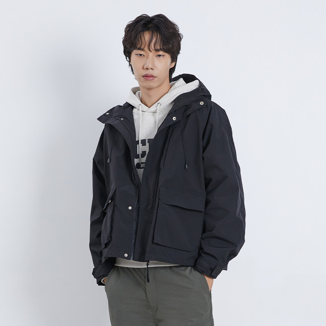 UCLA 男款 Gorpcore 連帽夾克 UA8UJ04