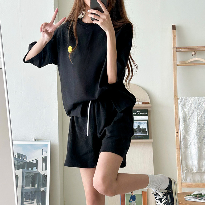 더매드문 여성용 스마일 자수패치 더블코튼 반팔 + 반바지 트레이닝 세트