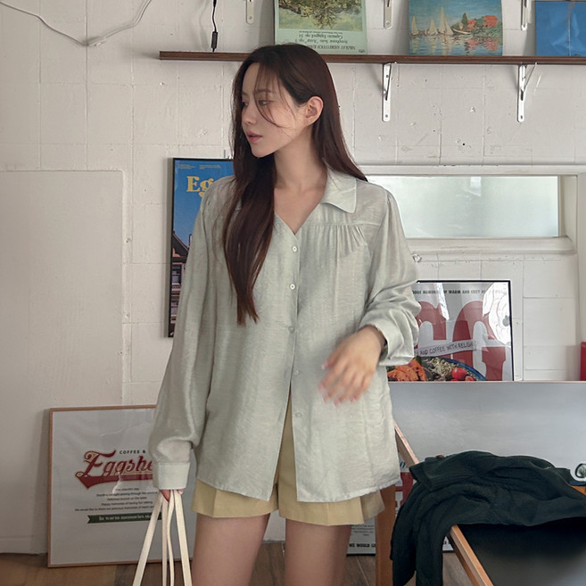 이블렛 라이헨 V넥 셔링 블라우스