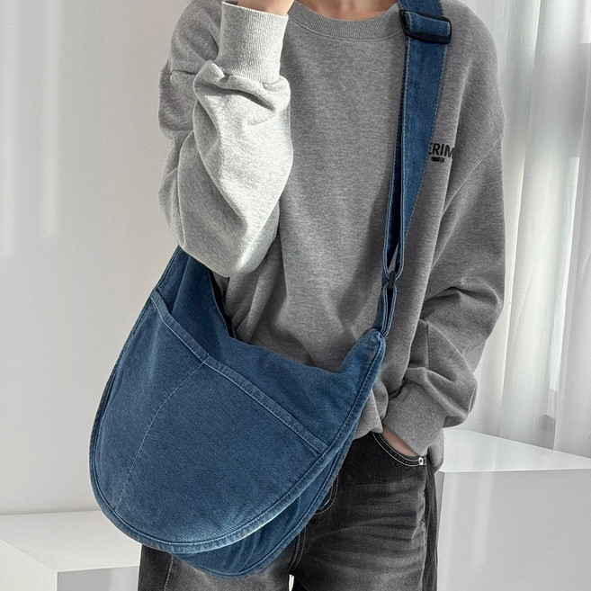 FROMHEAVEN Debana 丹寧半月斜背包 H923, 深藍