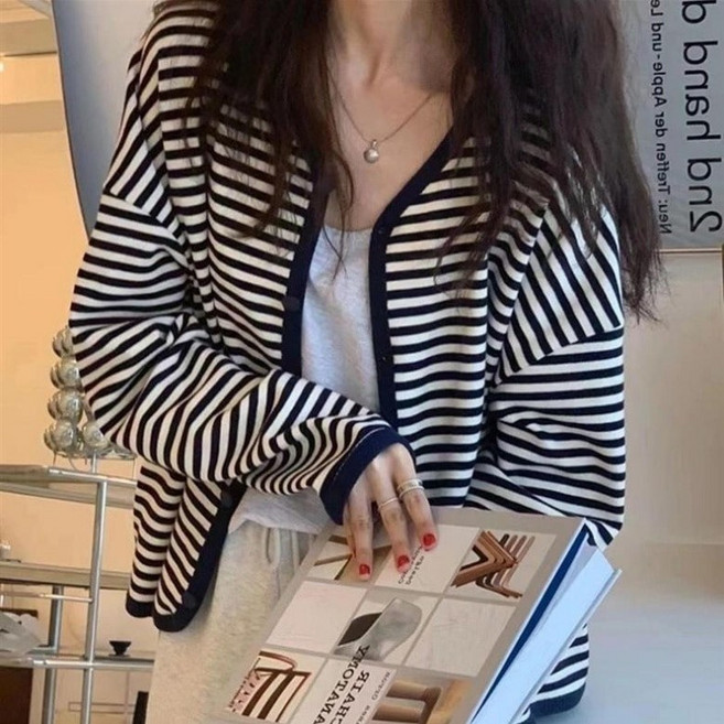 아이엠몽 여성용 루즈핏 브이넥 스트라이프 긴팔 가디건 R6S038