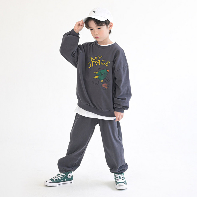 BOOMBOOMKIDS Merci Beaucoup 兒童太空圖案上下套裝 SS24F04