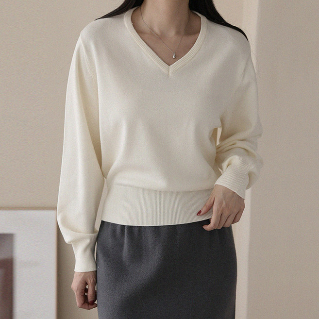 앤드스타일 여성용 비소프트 5탄 데일리 소프트핏 세미크롭 브이넥 비스코스 니트 264975