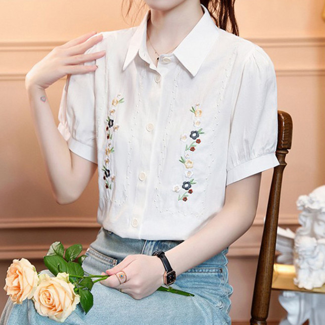 Queenis 女款翻領彩色花朵刺繡襯衫