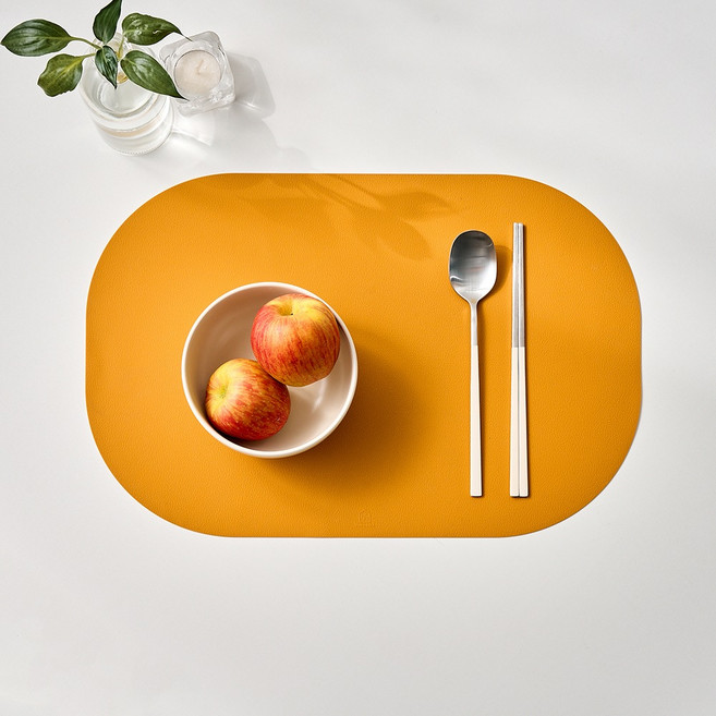 모던하우스 가죽 패턴 실리콘 둥근 사각 모양 식탁 매트, 1개, 44.7 x 29.6 x 0.1 cm, 머스타드