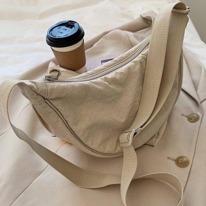 Chichills Turning 完美貼合身形半月形斜揹包 11686